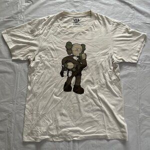 Uniqlo x KAWS T-Shirt- M